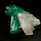 Beryl (variety emerald), Calcite
Beryl xls=12mm (aggregate) &amp; 9mm
(Autor: Fiebre Verde)