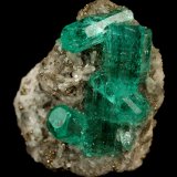 Beryl (variety emerald), Calcite, Pyrite
largest xl=11mm
(Autor: Fiebre Verde)