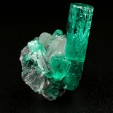 Beryl (variety emerald), Calcite
main xl=18x4.5mm
(Autor: Fiebre Verde)