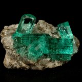 Beryl (variety emerald), Calcite, Pyrite
largest xl=11mm
(Autor: Fiebre Verde)
