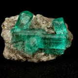 Beryl (variety emerald), Calcite, Quartz
largest xl=11mm
(Autor: Fiebre Verde)