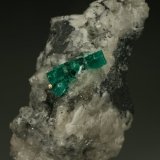 Beryl (variety emerald), Calcite, Pyrite, Quartz
60x35mm, main xl=16mm
(Autor: Fiebre Verde)