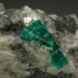 Beryl (variety emerald), Calcite, Pyrite, Quartz
60x35mm, main xl=16mm
(Autor: Fiebre Verde)