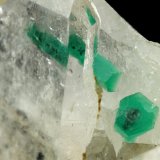 Beryl (variety emerald), Quartz, Calcite
33x43x20mm, main xl=11mm
(Autor: Fiebre Verde)