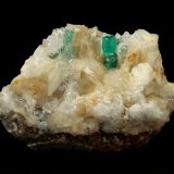 Beryl (variety emerald), Calcite, Quartz
78x51x44mm, main xl=12mm
(Autor: Fiebre Verde)