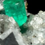 Beryl (variety emerald), Calcite, Dolomite, Pyrite
27x30x33mm, xl=9x6mm
(Autor: Fiebre Verde)