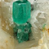 Beryl (variety emerald), Calcite, Quartz
78x51x44mm, main xl=12mm
(Autor: Fiebre Verde)