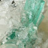 Beryl (variety emerald), Calcite, Quartz
78x51x44mm, main xl=12mm
(Autor: Fiebre Verde)