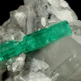 Beryl (variety emerald), Calcite, Dolomite
55x40x35mm, xl=22mm
(Autor: Fiebre Verde)