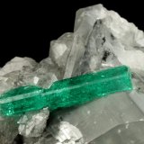 Beryl (variety emerald), Calcite, Dolomite
55x40x35mm, xl=22mm
(Autor: Fiebre Verde)