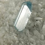 Euclase, Calcite, Albite (variety cleavelandite)
74x46x29mm, xl=7mm
(Autor: Fiebre Verde)