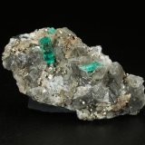 Beryl (variety emerald), Albite (variety cleavelandite), Pyrite, Calcite
44x23x24mm, main xl=8mm
(Autor: Fiebre Verde)