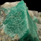 Beryl (variety emerald), Calcite, Pyrite
55x36x35mm, xl=24x20mm
(Autor: Fiebre Verde)