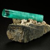 Beryl (variety emerald), Albite (variety cleavelandite), Pyrite
crystal=45mm
(Autor: Fiebre Verde)
