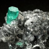 Beryl (variety emerald), Calcite
27x34x10mm, xl=10x4.5mm
(Autor: Fiebre Verde)