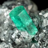 Beryl (variety emerald), Calcite
27x34x10mm, xl=10x4.5mm
(Autor: Fiebre Verde)