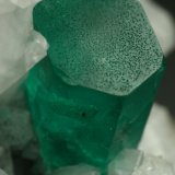 Beryl (variety emerald), Calcite, Parisite
70x45x50mm - Detail
(Autor: Fiebre Verde)