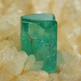 Beryl (variety emerald), Albite (variety cleavelandite), Pyrite
52x35x35mm, xl=7mm
(Autor: Fiebre Verde)