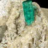 Beryl (variety emerald), Albite (variety cleavelandite), Dolomite, Pyrite
58x28x42mm, xl=11x4.5mm
(Autor: Fiebre Verde)
