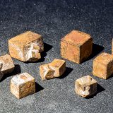limonite after Pyrite
14mm x 11mm x 10mm (largest - upper right) 7mm x 5mm x 6mm (smallest - lower right)
(Autor: Bergur_E_Sigurdarson)