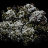 Copper, Cuprite, Quartz
20 x 18 x 15 mm
(Autor: Rob Schnerr)