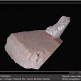 Hambergite on Feldspar
fov 5 cm
(Autor: ploum)