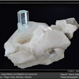 Beryl (variety aquamarine) on Feldspar and with Muscovite
fov 70 mm
(Autor: ploum)