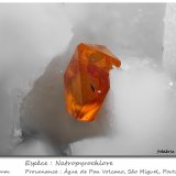 Natropyrochlore
fov 1.5 mm
(Autor: ploum)