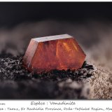 Vanadinite
fov 10 mm
(Autor: ploum)