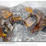 Bariopharmacosiderite
fov 1.7 mm
(Autor: ploum)