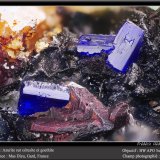 Azurite on Cerusite and Goethite
fov 4.5 mm
(Autor: ploum)