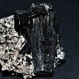 Schorl on Quartz
5x5x3.5 cm's
(Autor: Joseph DOliveira)