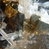 Sphalerite, Pyrite and Quartz
67mm x 90mm x 42mm
(Autor: Firmo Espinar)