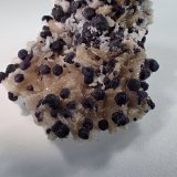 Barite, Quartz, Fluorite, Cerussite
40 mm x 34 mm x 31 mm
(Autor: Don Lum)