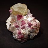 Londonite, Tourmaline
33 mm x 31 mm x 32 mm
(Autor: Don Lum)