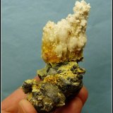 Fluorite, feldspar, hyalite opal
92 x 72 x 48 mm
(Autor: Pierre Joubert)