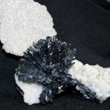Stibnite
10.5x4x3 cm
(Autor: Joseph DOliveira)