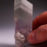 Spodumene (variety kunzite) with phantoms
85 mm x 28 mm x 21 mm
(Autor: Don Lum)