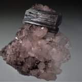 Bournonite, Quartz
50 mm x 48 mm x 46 mm
(Autor: Don Lum)