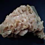 Dolomite
80 mm x 70 mm x 40 mm
(Autor: Don Lum)