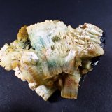 Beryl (variety aquamarine, variety heliodor), Feldspar, Schorl
52 mm x 47 mm x 30 mm
(Autor: Don Lum)