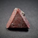 Zunyite, Hematite
17 mm x 12 mm x 11 mm
(Autor: Don Lum)