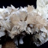 Strontianite, Calcite
125mm x 100mm x 75mm
(Autor: Don Lum)