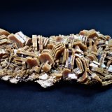 Vanadinite
52 mm x 40 mm x 22 mm
(Autor: Don Lum)