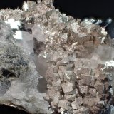 Silver, Calcite
43 mm x 35 mm x 23 mm
(Autor: Don Lum)