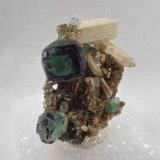 Fluorite, Quartz
26 mm x 22 x 11 mm
(Autor: Don Lum)