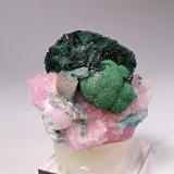 Malachite, Calcite (variety cobalt-bearing), Chrysocolla
40 mm x 40 mm x 30 mm
(Autor: Don Lum)