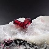 Proustite, Calcite
46 mm x 34 mm x 23 mm
(Autor: Don Lum)