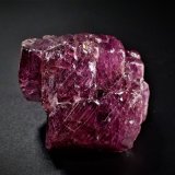 Corundum (variety ruby)
42 mm x 40 mm x 28 mm
(Autor: Don Lum)