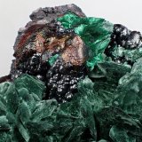 Malachite after Azurite, Goethite
15 cm x 12 cm x 9 cm
(Autor: Don Lum)